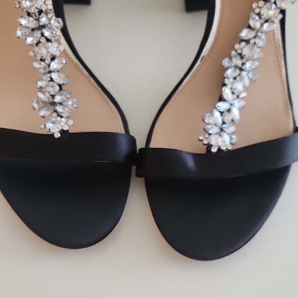Jewel Badgley Mischka 3 1/2" Black Heels with Crystal Accents - Picture 5 of 11